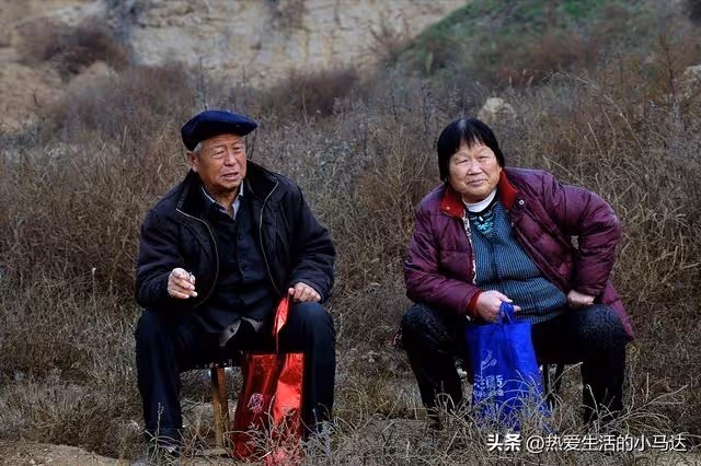 接父母來城裡,住了5天鄰居來投訴了3次,我對他們由同情變成厭惡!