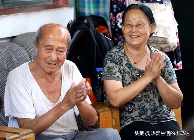 接父母來城裡,住了5天鄰居來投訴了3次,我對他們由同情變成厭惡!