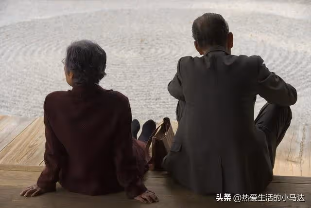 接父母來城裡,住了5天鄰居來投訴了3次,我對他們由同情變成厭惡!