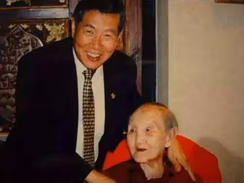 她19歲出嫁,生5男8女全都教成博士,活106歲,秘訣卻只有15字