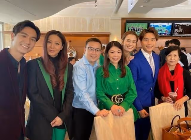 貴氣!TVB富二代小生豪宅中設宴,公司高層及前輩齊現身超有面子