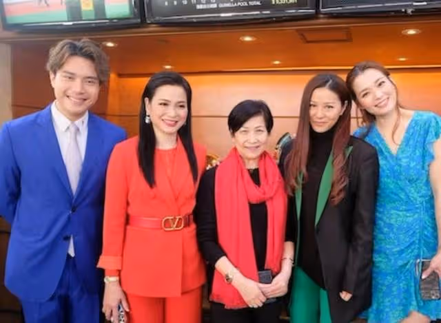 貴氣!TVB富二代小生豪宅中設宴,公司高層及前輩齊現身超有面子