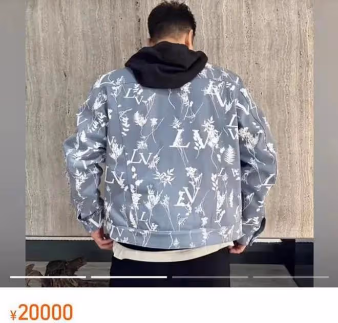 黃曉明和香港富婆聚會,穿萬元外套合影顯氣質!女方頗有背景
