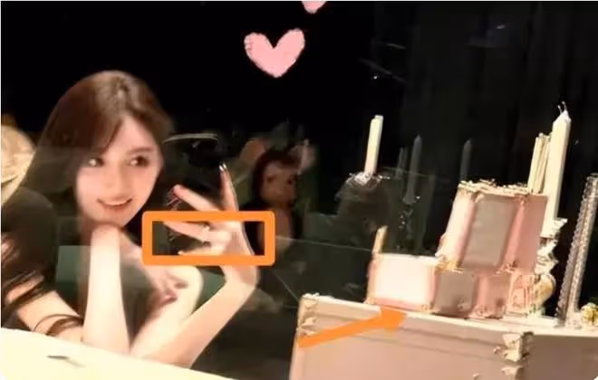黃曉明和香港富婆聚會,穿萬元外套合影顯氣質!女方頗有背景