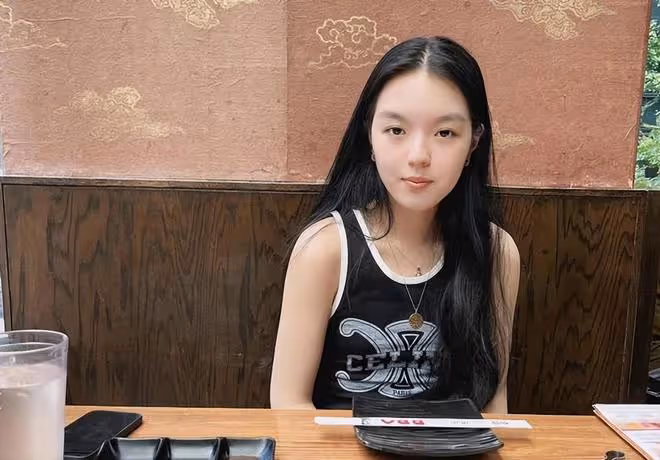 哈文參加女兒哥大畢業禮,21歲法圖麥顏值超高!或將回國進娛樂圈