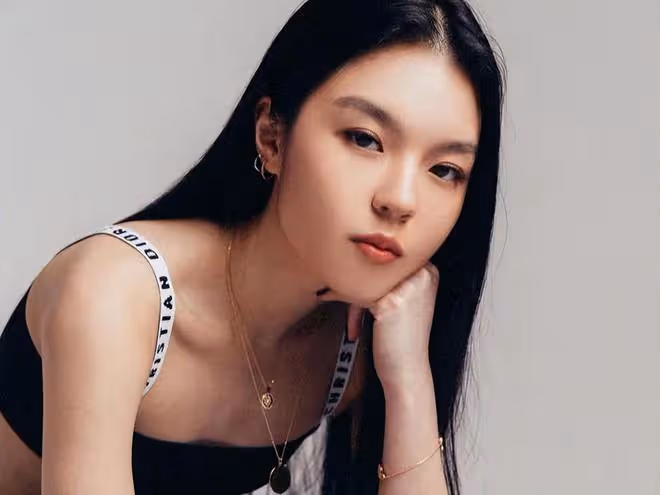 哈文參加女兒哥大畢業禮,21歲法圖麥顏值超高!或將回國進娛樂圈
