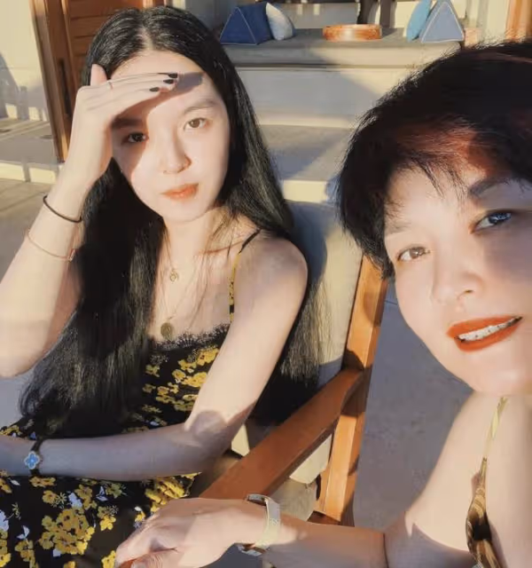 哈文參加女兒哥大畢業禮,21歲法圖麥顏值超高!或將回國進娛樂圈