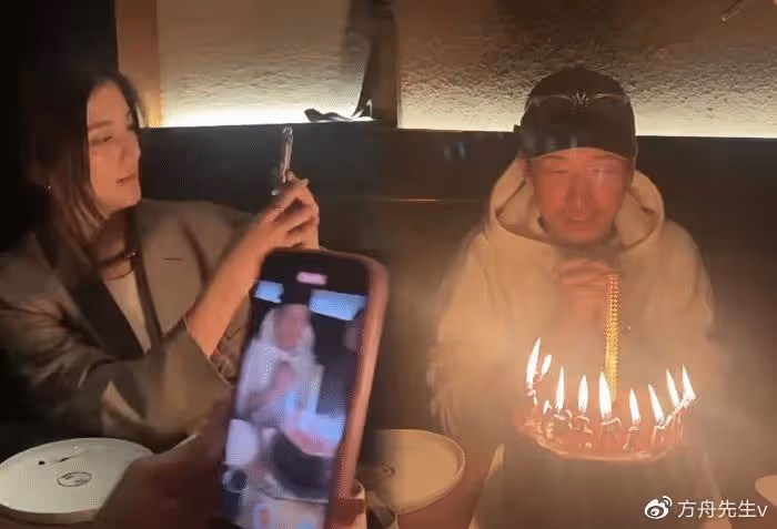 程曉玥曬豪華月子生活1天吃6餐,寶寶享受足底按摩,吳千語現身看望