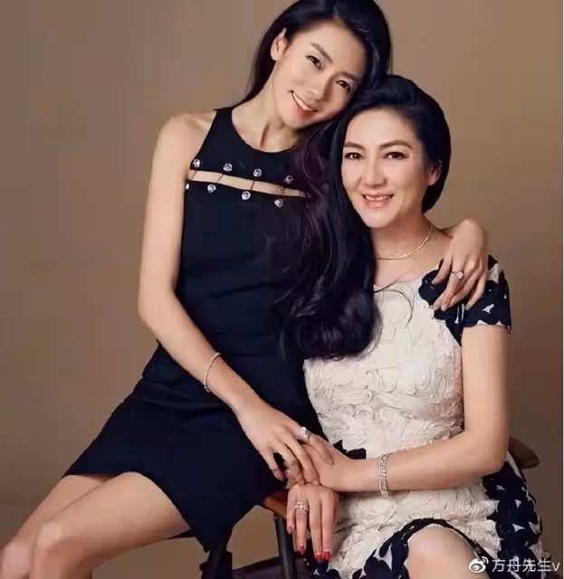 程曉玥曬豪華月子生活1天吃6餐，寶寶享受足底按摩，吳千語現身看望
