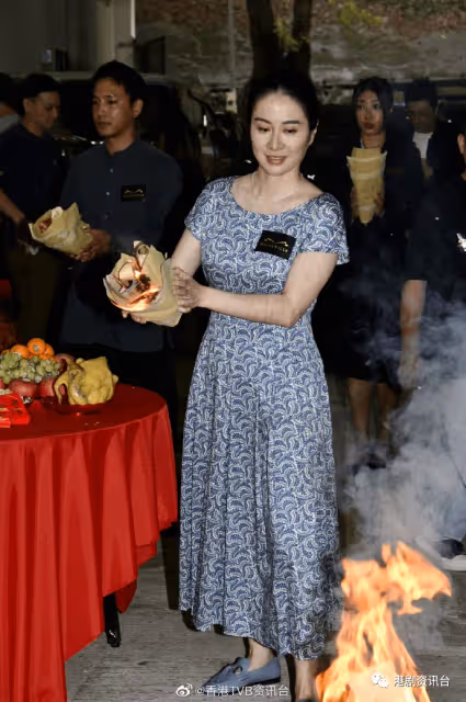 前TVB當紅花旦回港拍劇!與圈外男友感情好否認懷孕傳聞