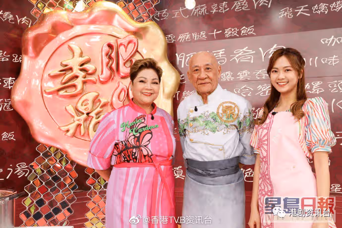 嘉欣大個女喇!捱足四年邊讀書讀開工終於戴四方帽