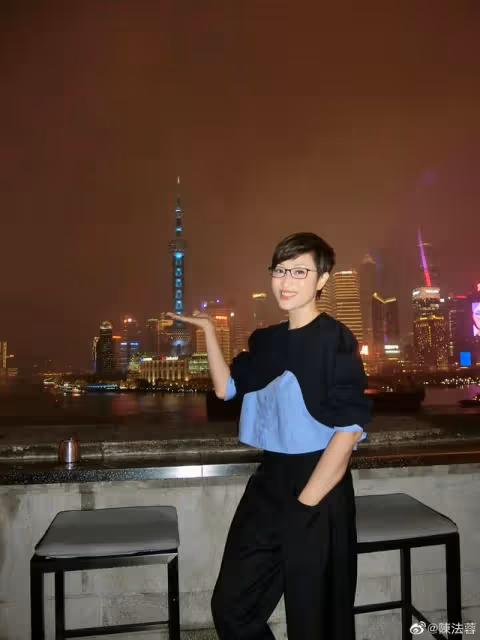 表現亮眼!56歲香港知名女星陳法蓉回TVB拍劇,樣貌不輸一眾小花