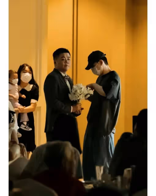 「石家莊伴郎專業戶」鄧倫又去髮小婚禮，當年的伴郎也結婚了他還單著！