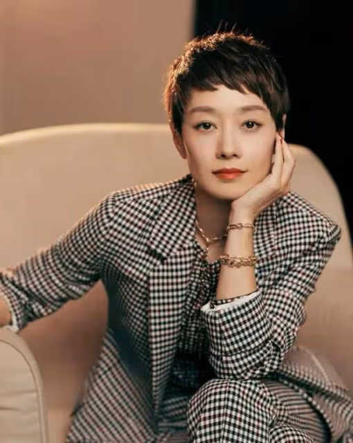見過大世面的女人都懂得：裙要過膝，頭髮不過肩，才是真的優雅