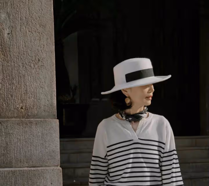見過大世面的女人都懂得：裙要過膝，頭髮不過肩，才是真的優雅