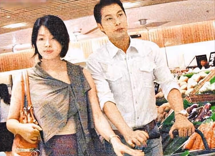 譚耀文：娶平凡老婆，相愛18年無緋聞，如今兒女雙全生活幸福