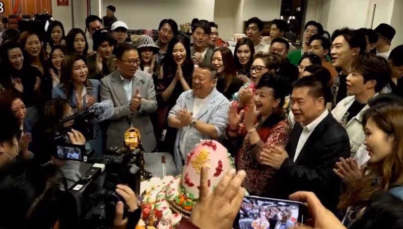晚節不保!68歲周潤發生日宴對袁詠儀嘟嘴求吻遭對方一臉嫌棄