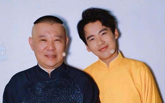郭德綱打擊式教育：小兒子戴8萬金鐲住豪宅，郭麒麟卻窮得租房住
