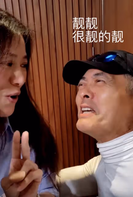 周潤發68歲大壽攜妻聚會,向袁詠儀索吻引爭議,靚靚滿臉嫌棄抗拒