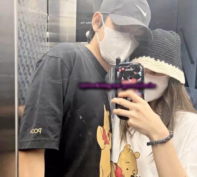 5度被爆緋聞沒承認,V&Jennie巴黎窗台接吻影片公開?高調手牽手