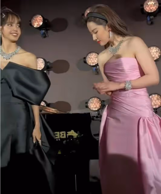 中美韓三大美女罕見同框!劉亦菲Lisa安妮海瑟薇美到窒息,舔屏了