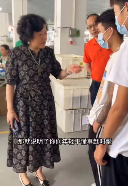 拒招紋身員工女老闆發聲,讓對方把紋身洗了,要求年輕人積極陽光