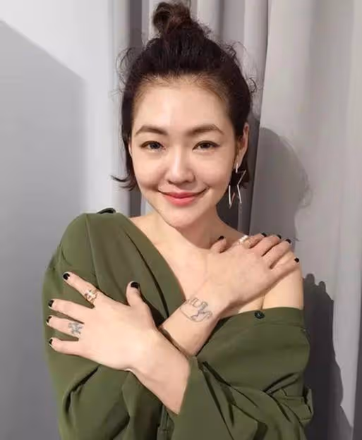 拒招紋身員工女老闆發聲,讓對方把紋身洗了,要求年輕人積極陽光