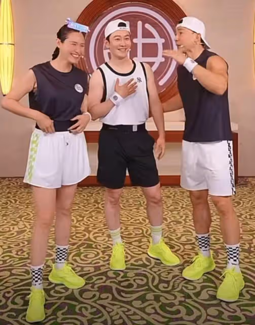 黃曉明劉畊宏直播跳操,同框照對比太明顯,黃曉明真實身高被扒