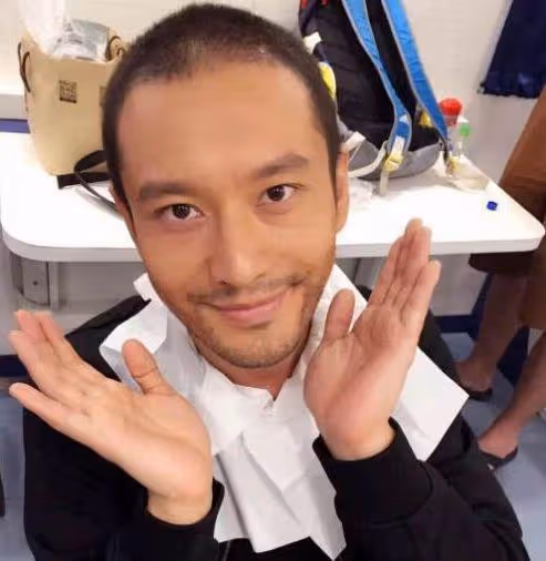 黃曉明劉畊宏直播跳操,同框照對比太明顯,黃曉明真實身高被扒