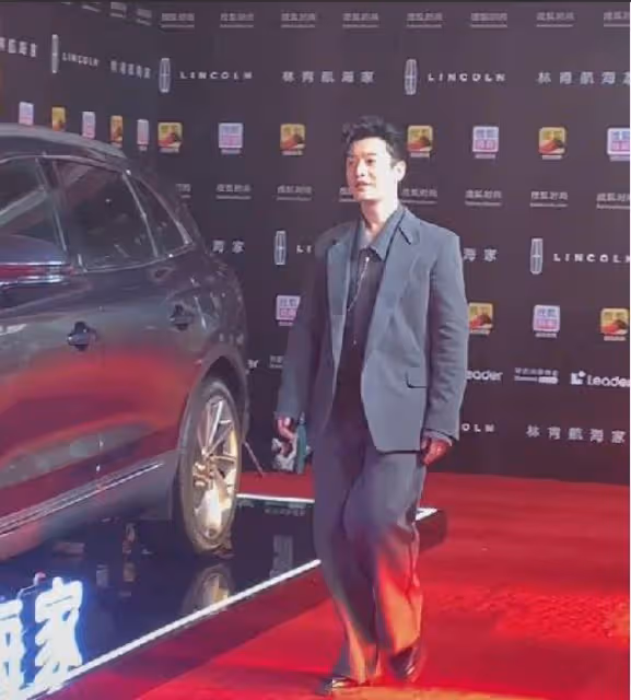 黃曉明劉畊宏直播跳操,同框照對比太明顯,黃曉明真實身高被扒