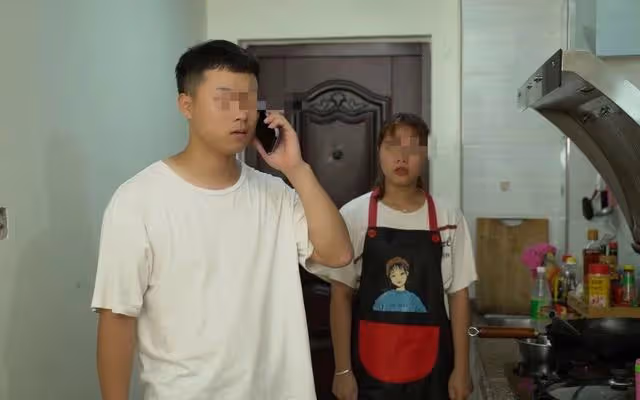 女兒拿我手機給前夫發簡訊,看到回復,我愧疚不已!