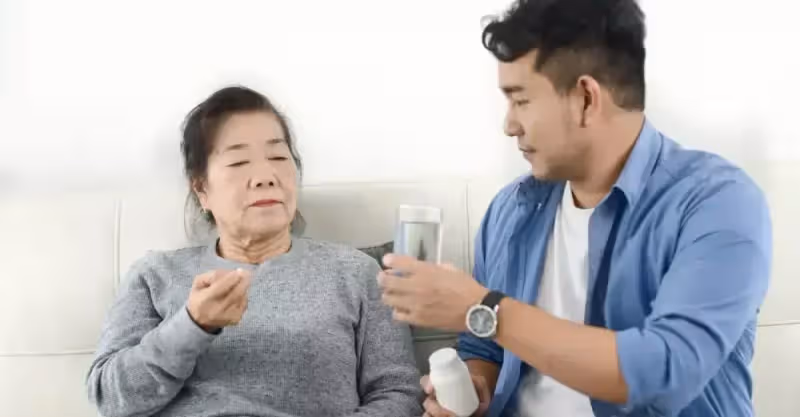 母親節親家曬齣兒子送的金手鐲，我氣得丟了他給我的爛蘋果：寒心