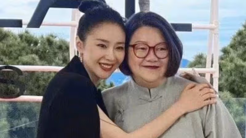 「名門痞女」洪晃真敢說，撕掉娛樂圈虛偽面具，大讚高葉真實坦誠