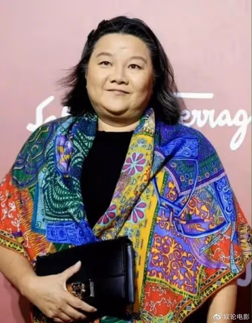 「名門痞女」洪晃真敢說,撕掉娛樂圈虛偽面具,大讚高葉真實坦誠