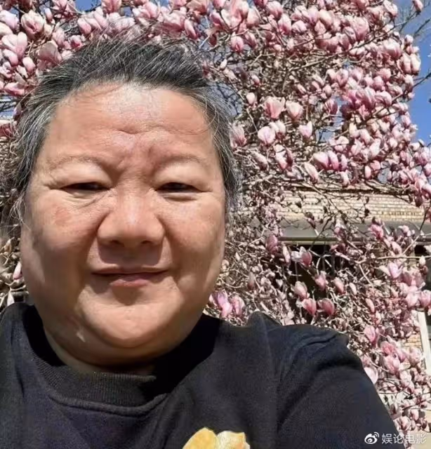 「名門痞女」洪晃真敢說,撕掉娛樂圈虛偽面具,大讚高葉真實坦誠