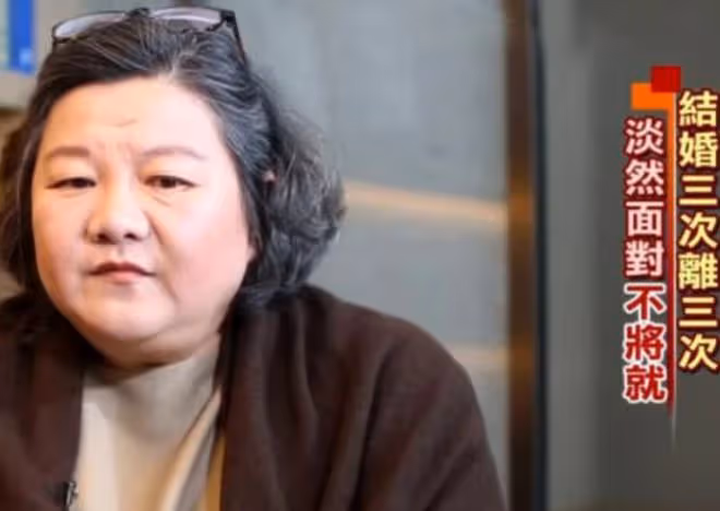 陳凱歌前妻洪晃諷刺頂流架子大,30歲男星未修圖流出,丑到沒眼看