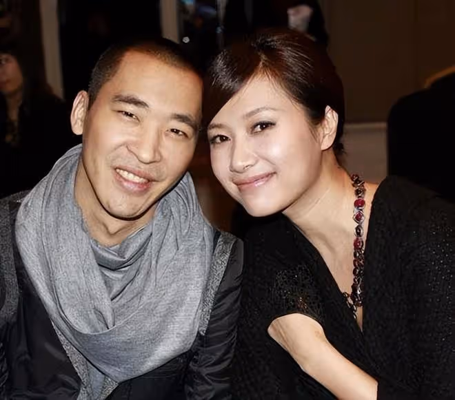 徐靜蕾被曝在美國秘密生女,孩子父親大家都知道,當事人忙回應