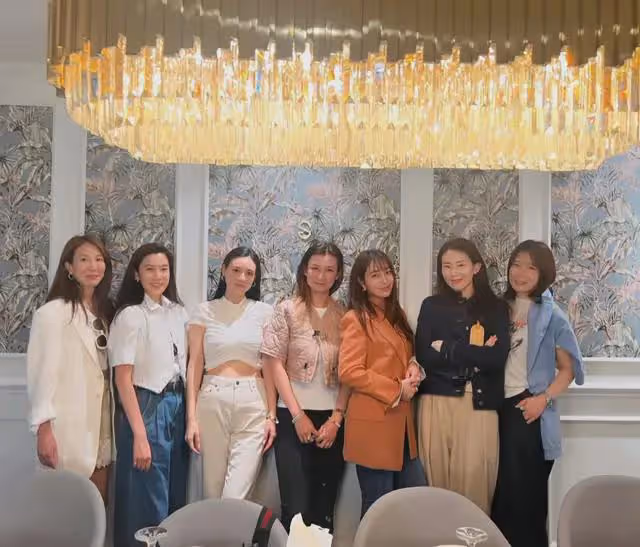 頂級名媛合影!三星前太子妃淡妝出鏡氣質出眾,C位卻另有他人