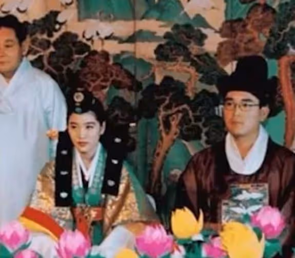 頂級名媛合影!三星前太子妃淡妝出鏡氣質出眾,C位卻另有他人