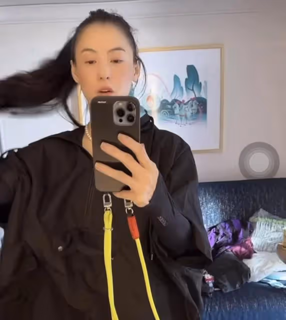 張柏芝首曬三胎小兒子正臉照!顏值超高混血感濃,帥過童年謝霆鋒