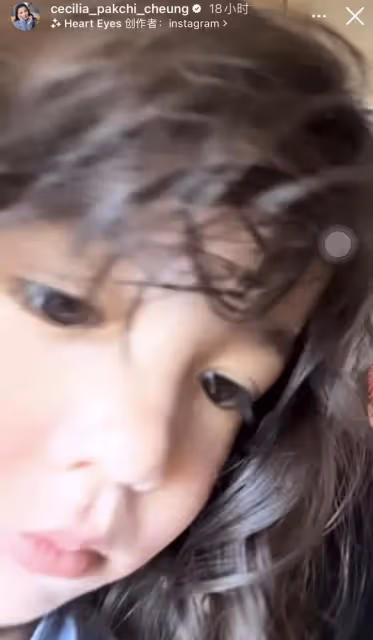 張柏芝首曬三胎小兒子正臉照!顏值超高混血感濃,帥過童年謝霆鋒