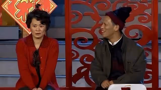 鄉村愛情海燕現況曝光,身材發福胖到認不出,和老公同台唱二人轉