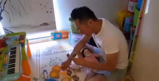 女童墜樓案宣判,爸爸曝近況:孩子姥姥悲痛去世,媽媽得了抑鬱症