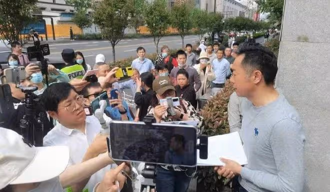 女童墜樓案宣判,爸爸曝近況:孩子姥姥悲痛去世,媽媽得了抑鬱症