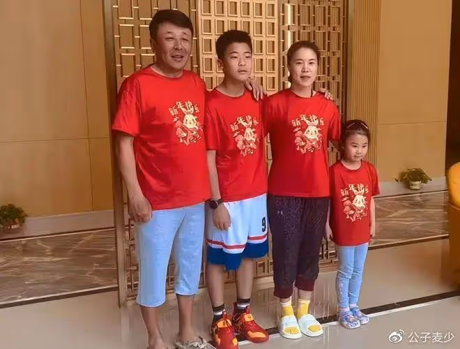 王楠豪宅曝光,豪華像酒店,院中停300萬豪車,嫁百億富豪太幸福