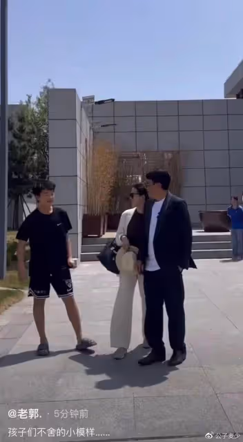 王楠豪宅曝光,豪華像酒店,院中停300萬豪車,嫁百億富豪太幸福