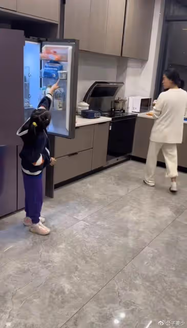 王楠豪宅曝光,豪華像酒店,院中停300萬豪車,嫁百億富豪太幸福