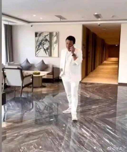 王楠豪宅曝光,豪華像酒店,院中停300萬豪車,嫁百億富豪太幸福