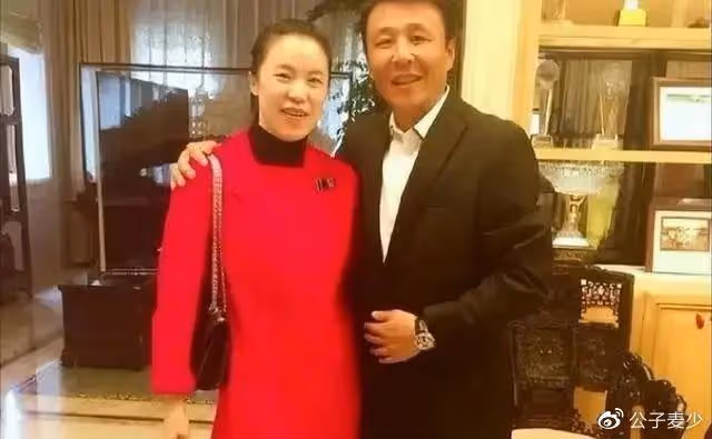王楠豪宅曝光,豪華像酒店,院中停300萬豪車,嫁百億富豪太幸福