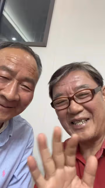 李立群攜老婆回河南祭祖!激動到聲音哽咽睡不著,一家十口如複製
